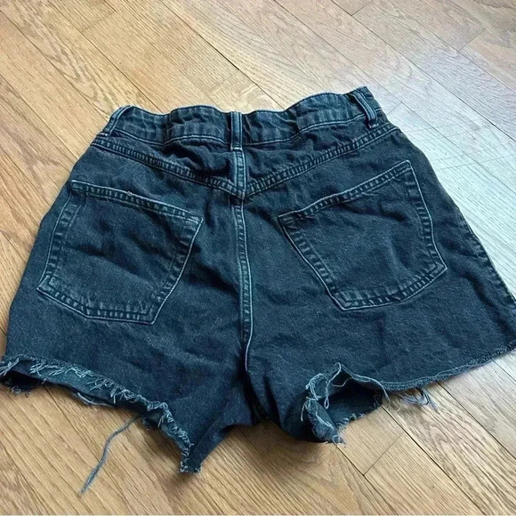 Topshop Black High Rise Waisted Denim Distressed Frayed Shorts Women’s Size 6 - Picture 4 of 6